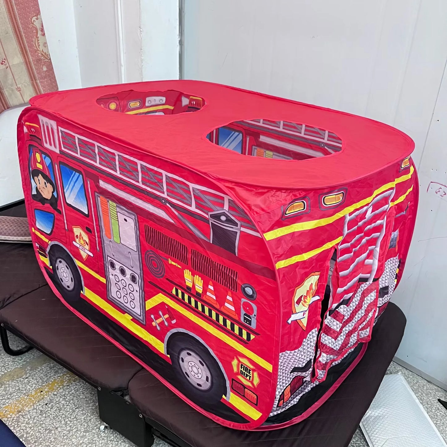 Casa de Juegos Camión de Bomberos – Refugio Lúdico para Interior y Exterior
